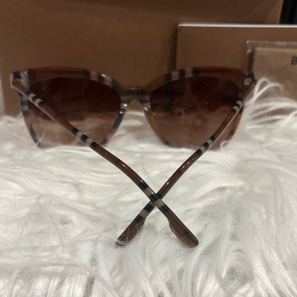Burberry Brown Sunglasses with Nova Check Pattern - Picture 2 of 5